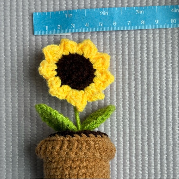 Handmade Crochet Sunflower Mini Potted Plant Knitted Handcrafted Sunflower - Picture 4 of 7